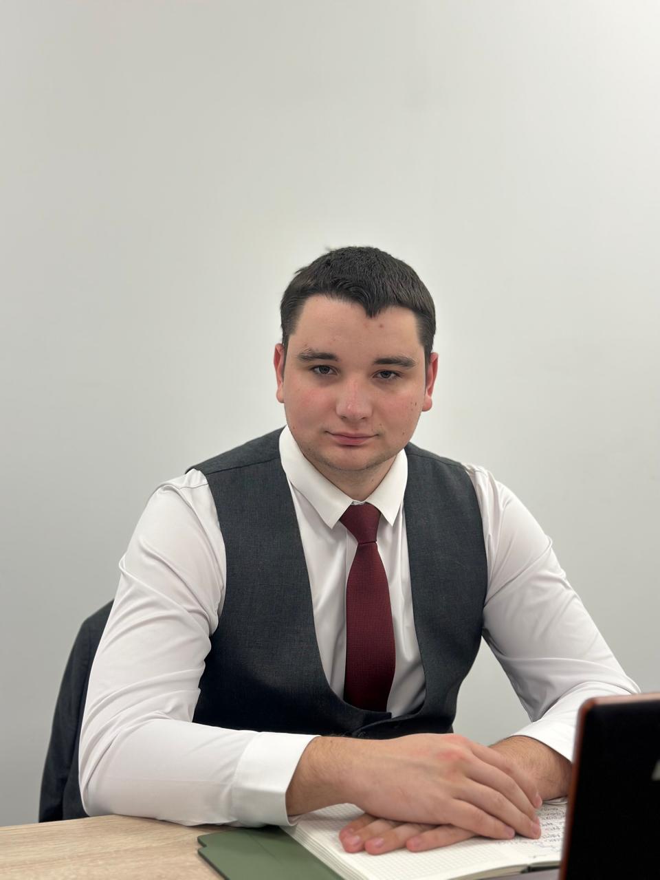 Кирилл — Руководитель отдела продаж